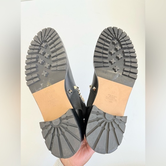 Valentino Garavani Black Leather Rockstud Almond toe Chelsea Ankle Boots EU 39 - Picture 12 of 14